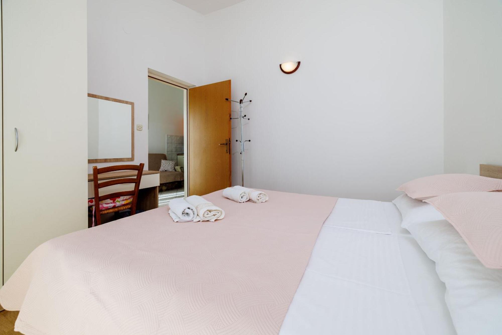 Apartments Marija Mundanije Екстер'єр фото