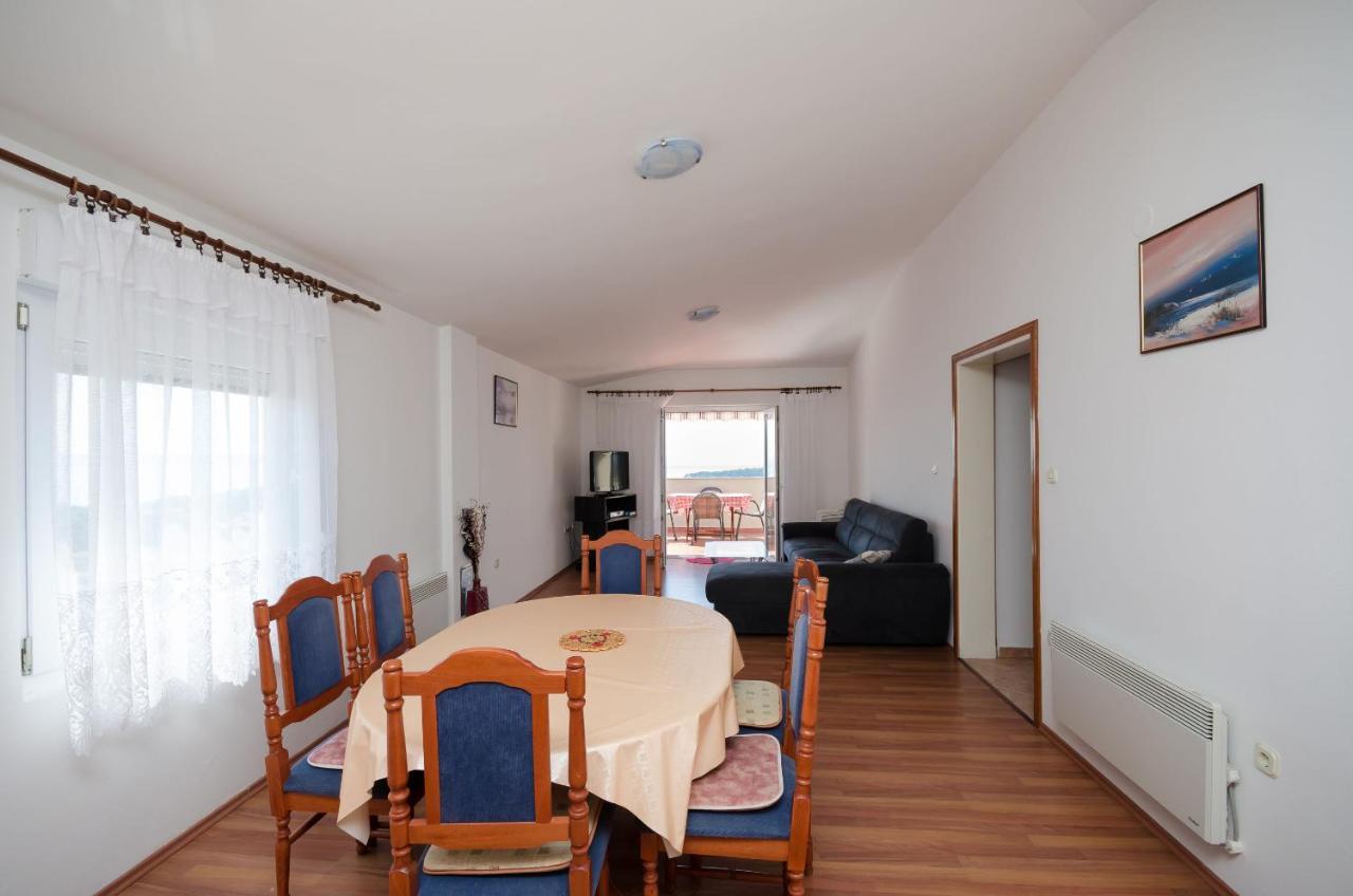 Apartments Marija Mundanije Екстер'єр фото